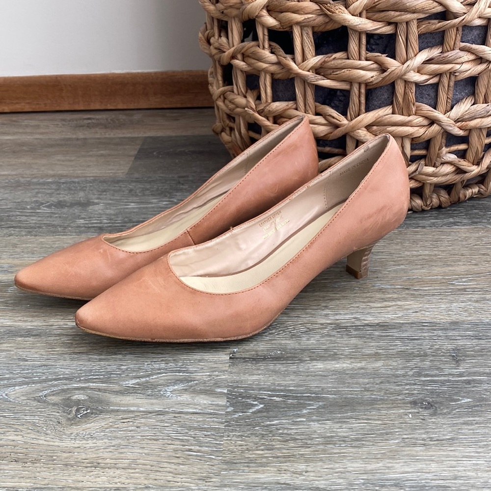 Le chateau kitten heeled pumps